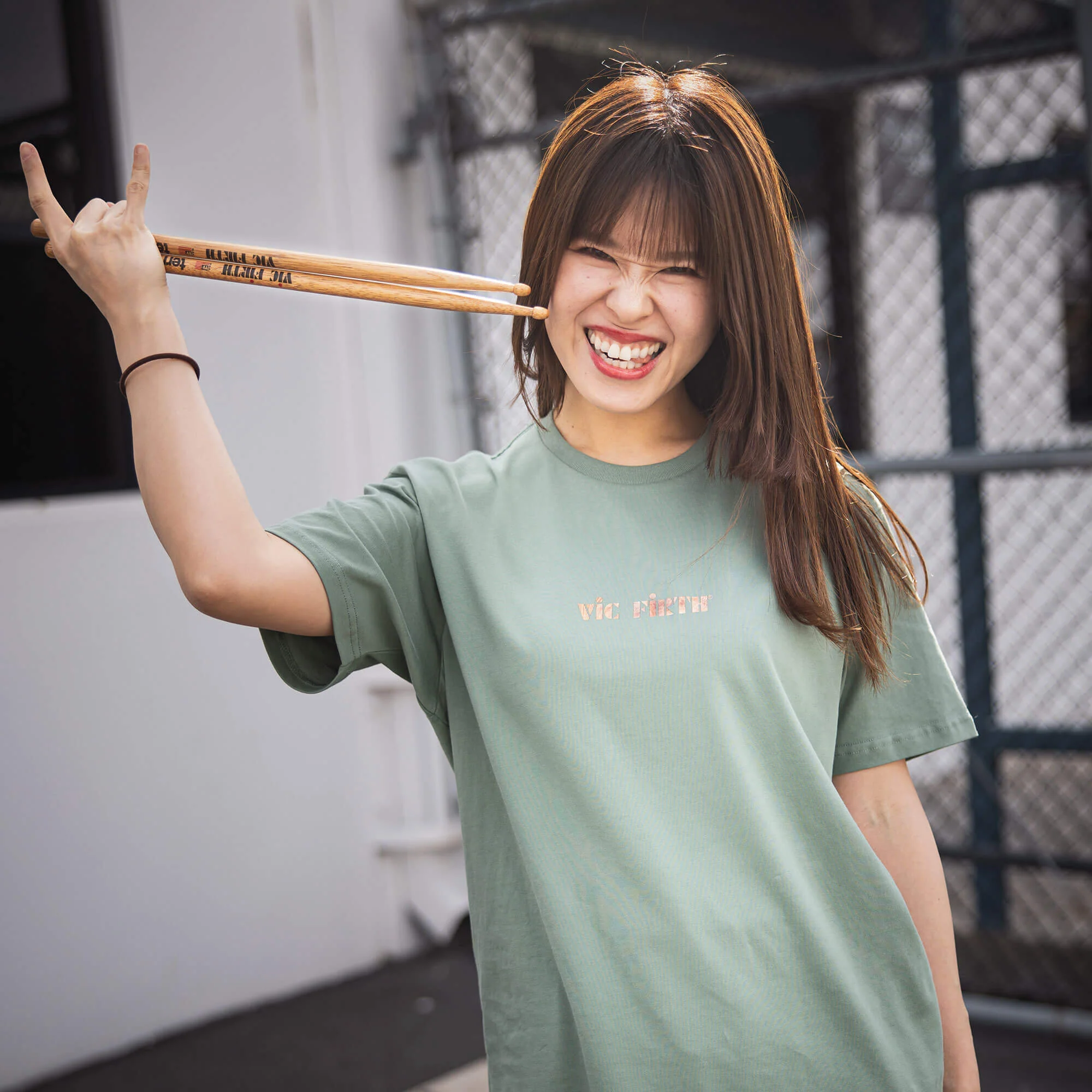 Vic Firth Limited Edition Sage Woodgrain Tee Shirt - Image 6